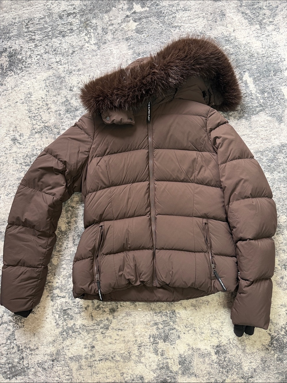 Aritzia Brown The Supersnug Puff